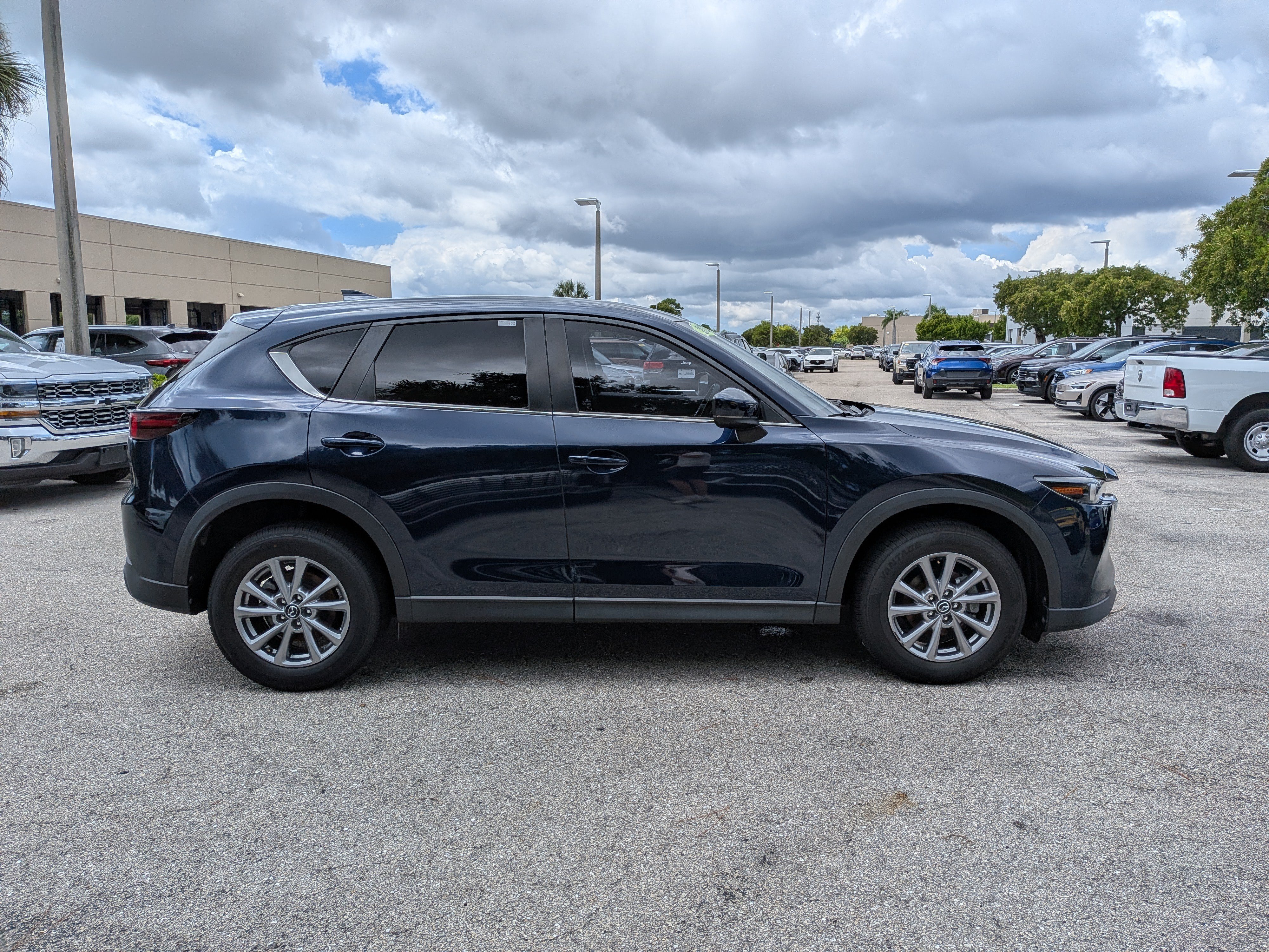 Used 2022 MAZDA CX-5 AWD 2.5 S w/ Select Package image 3