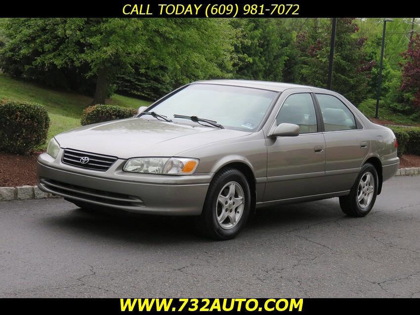 Used 2001 Toyota Camry LE FWD image 1