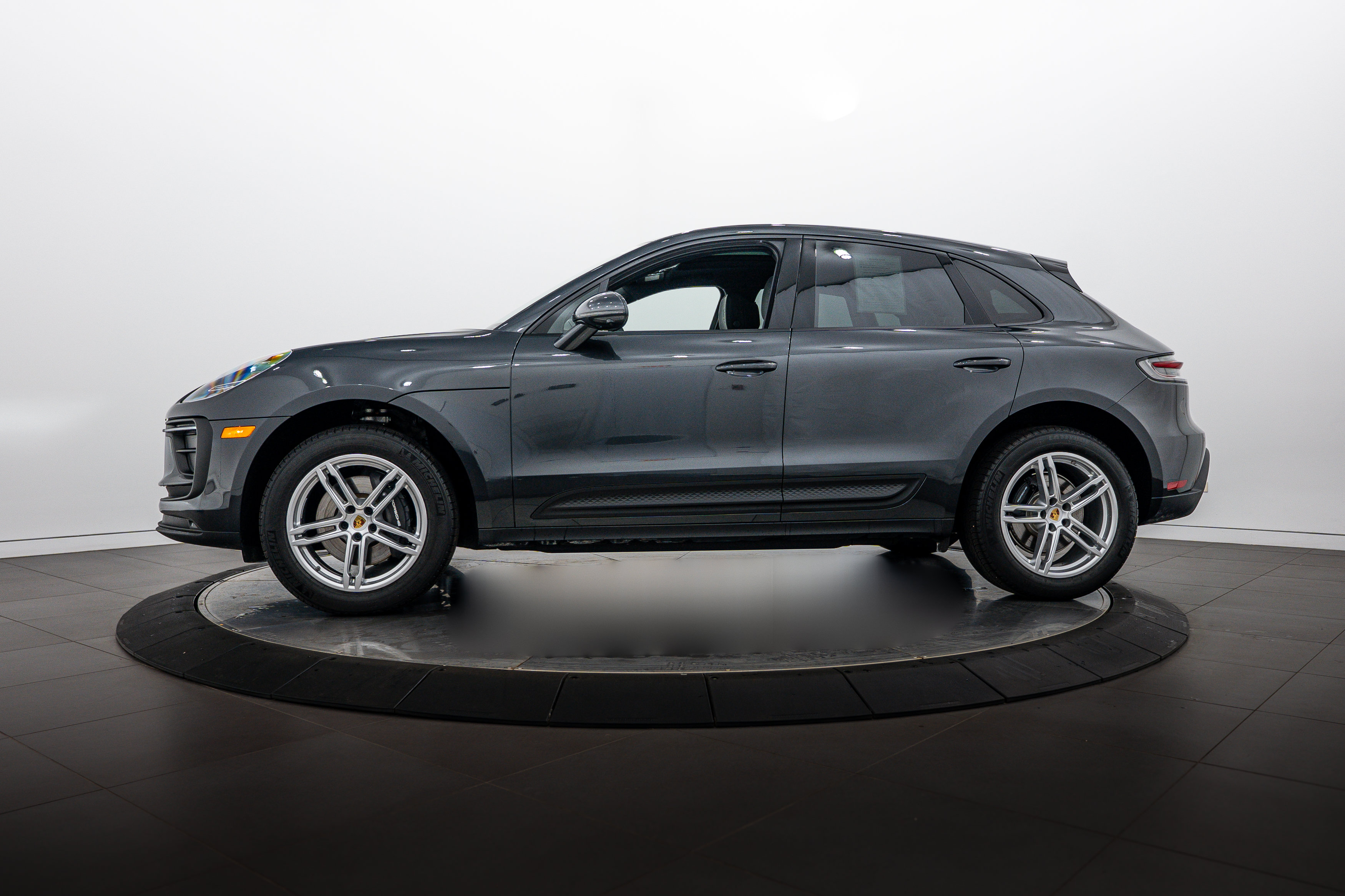 Certified 2026 Porsche Macan AWD/4WD image 2