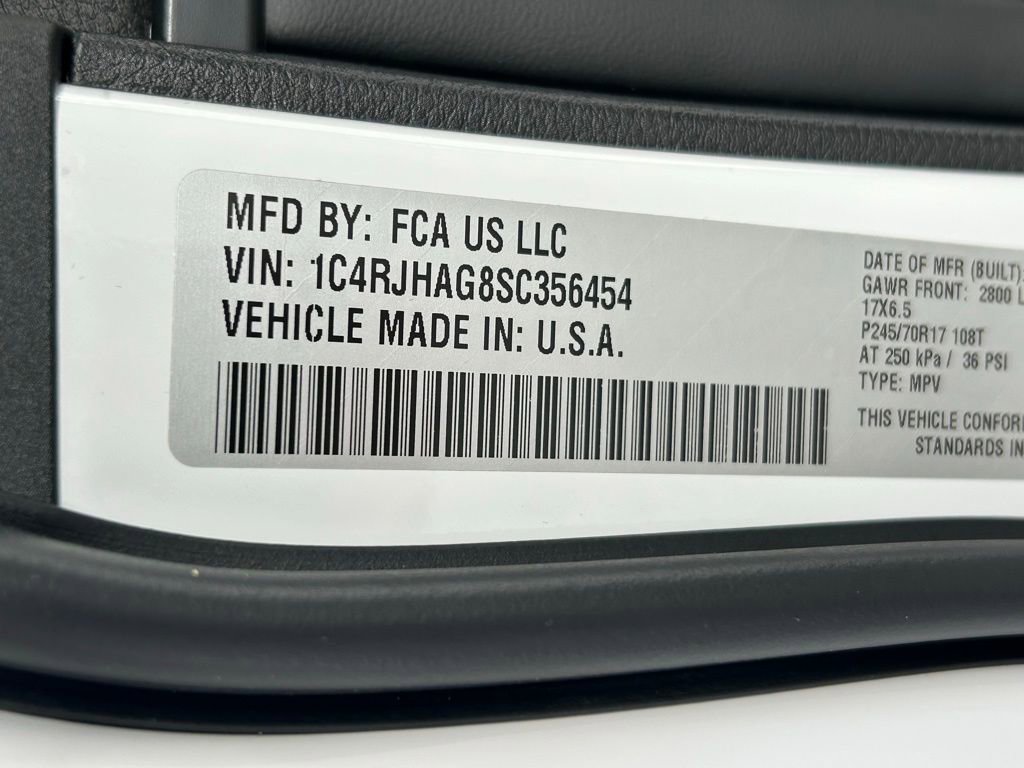 Used 2025 Jeep Grand Cherokee Laredo image 54