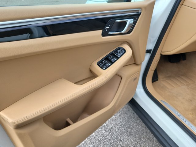 Certified 2016 Porsche Macan S AWD/4WD image 25