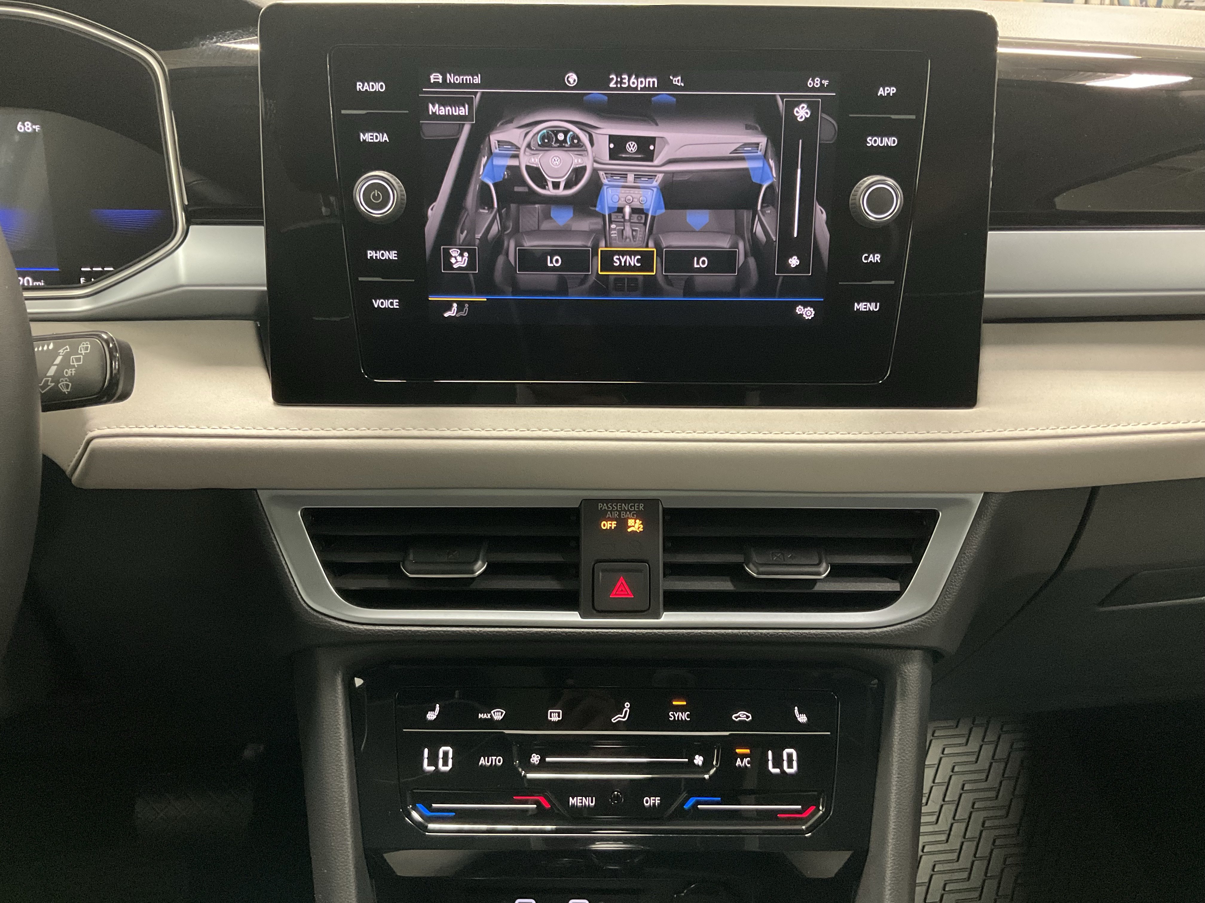 New 2026 Volkswagen Taos SE AWD/4WD image 13