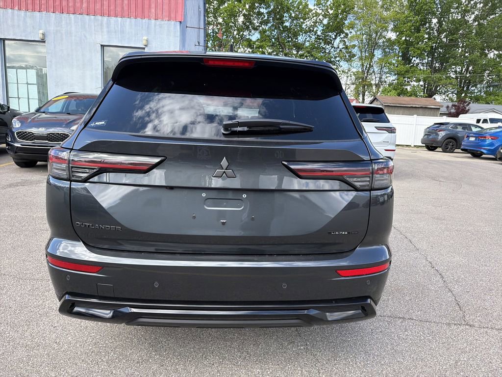 New 2026 Mitsubishi Outlander LE FWD image 5