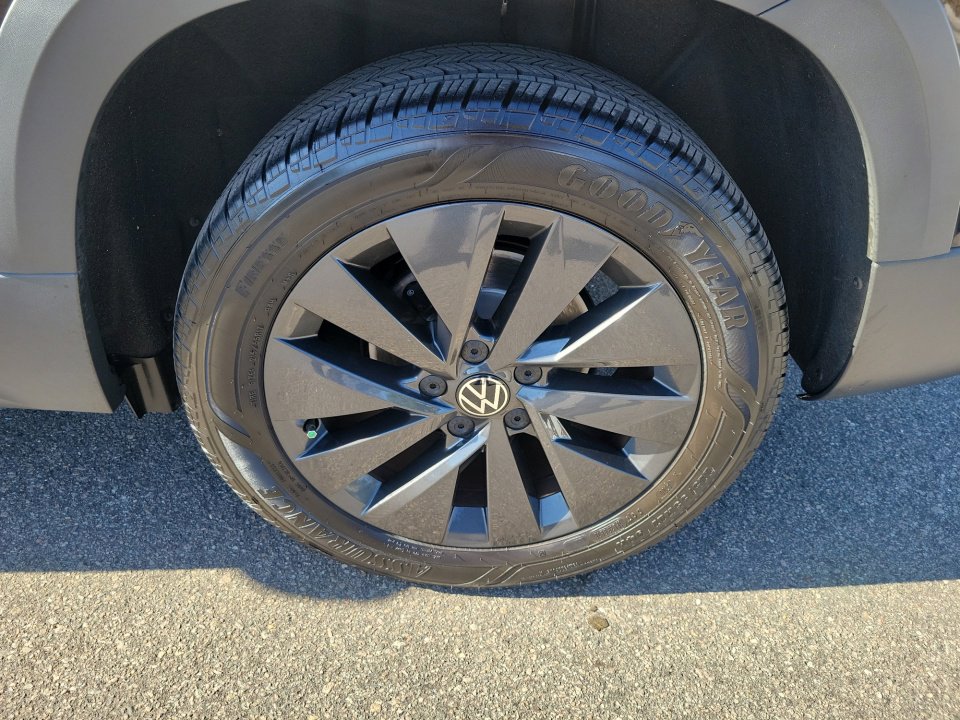 Certified 2023 Volkswagen Taos S image 31