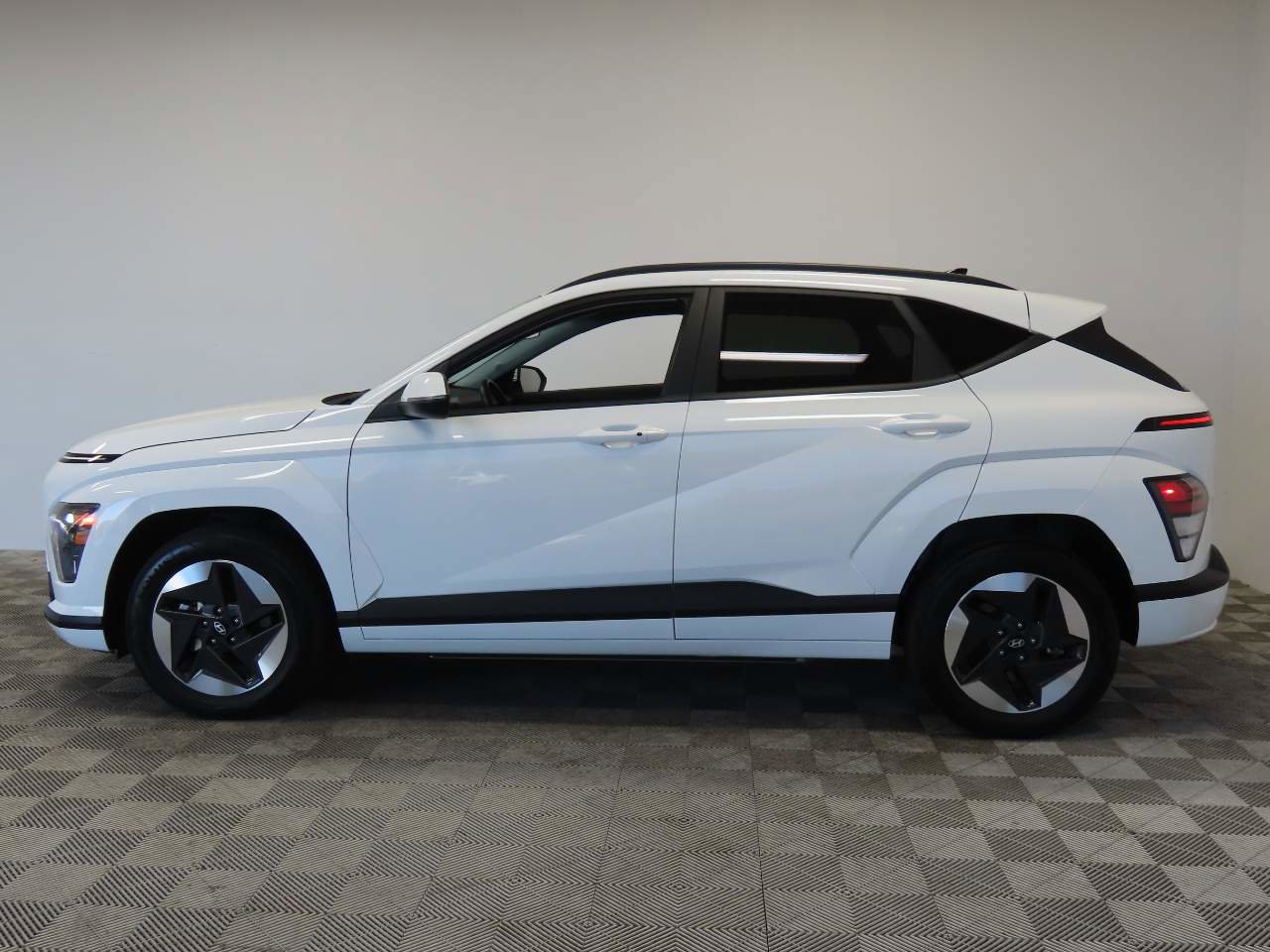 Used 2024 Hyundai Kona SEL image 5