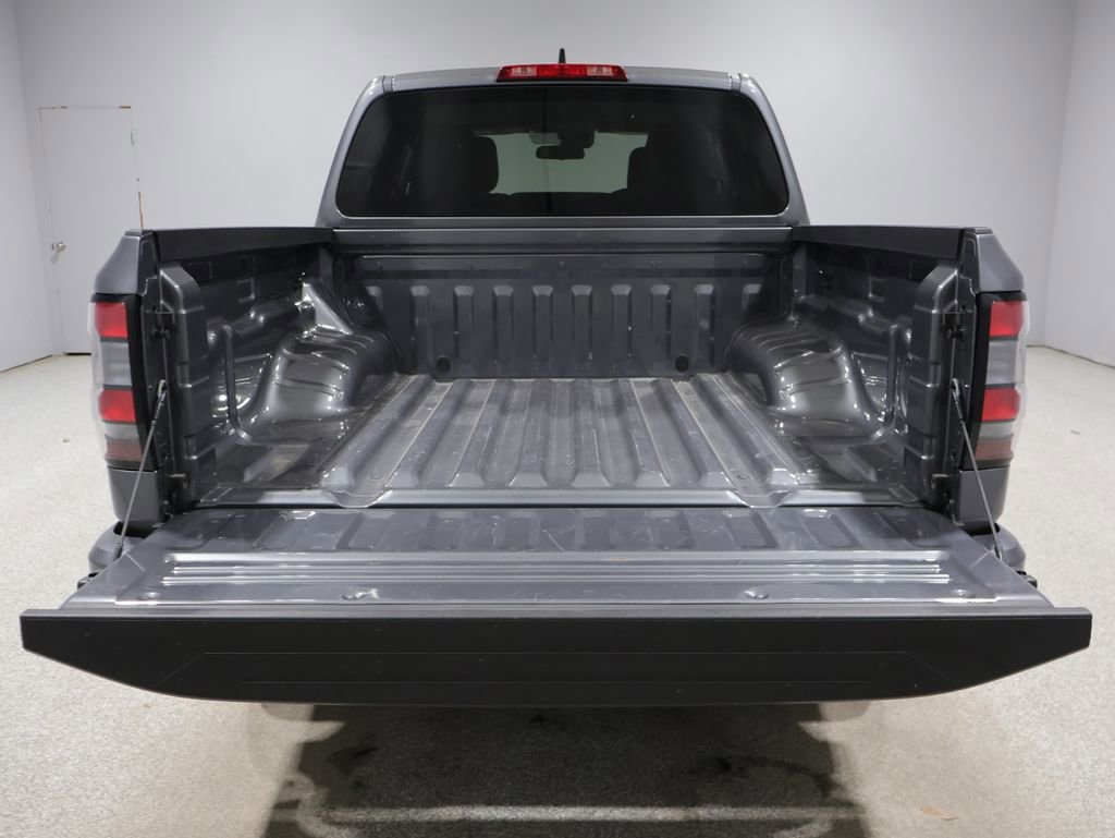 Used 2024 Nissan Frontier SV image 4