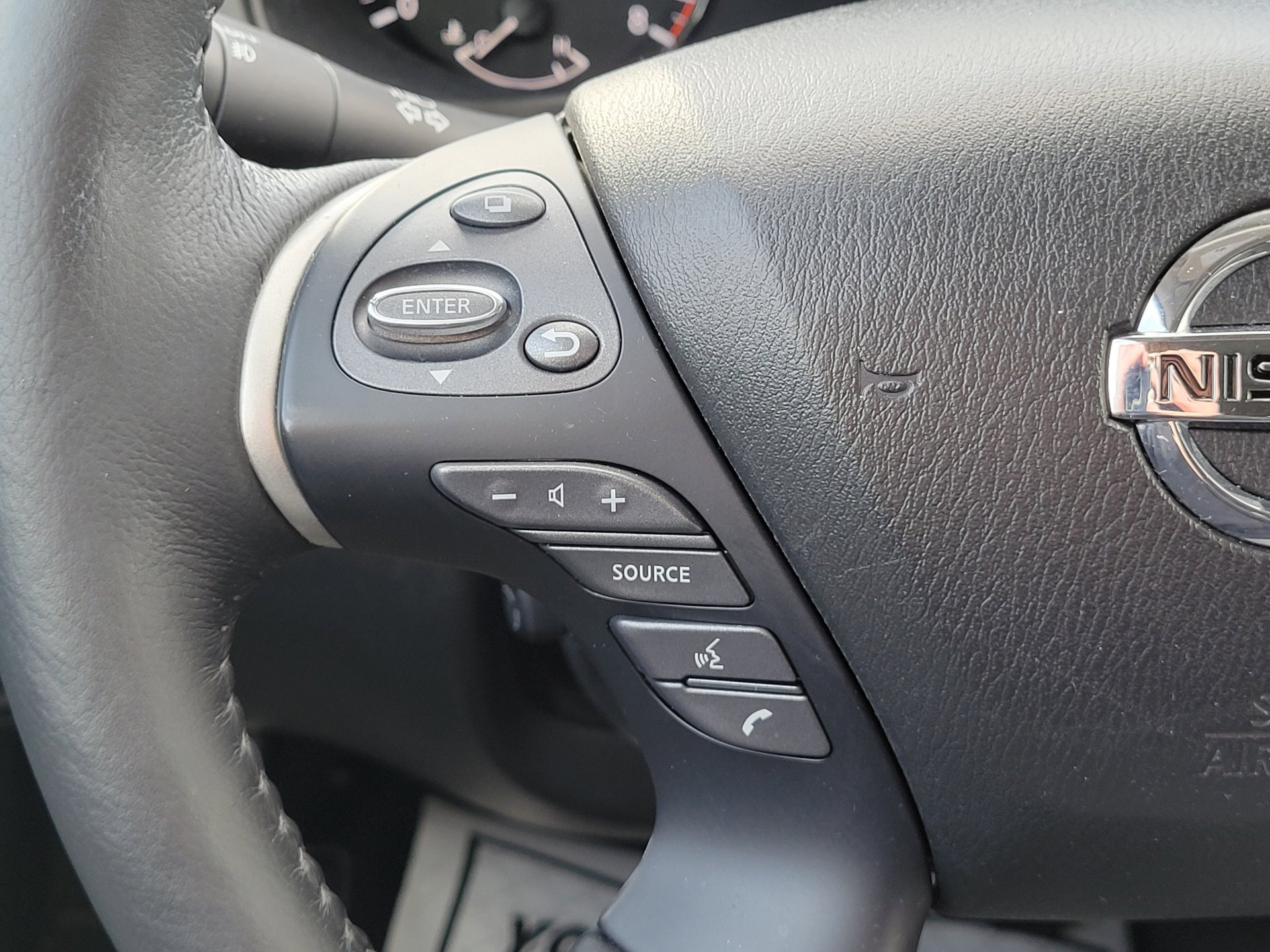 Used 2019 Nissan Pathfinder Platinum image 23