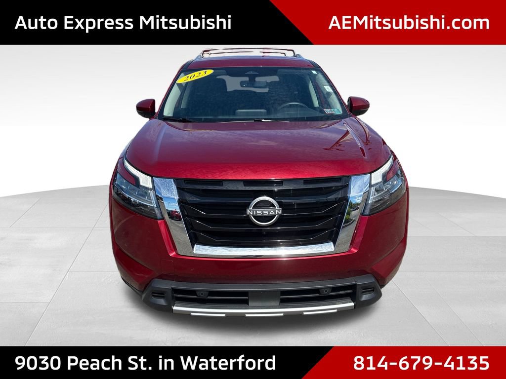 Used 2023 Nissan Pathfinder SL AWD/4WD image 2
