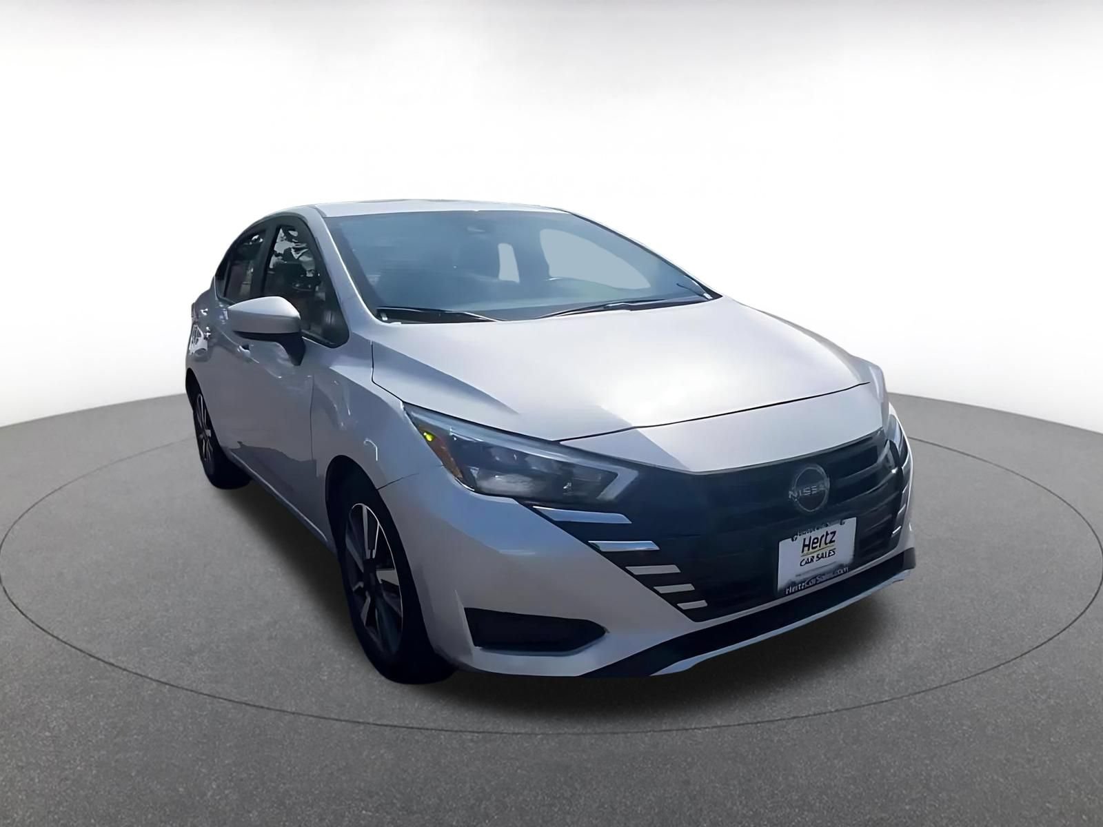 Used 2025 Nissan Versa SV FWD image 3
