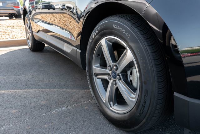 Used 2019 Ford Edge SEL w/ Equipment Group 201A FWD image 3
