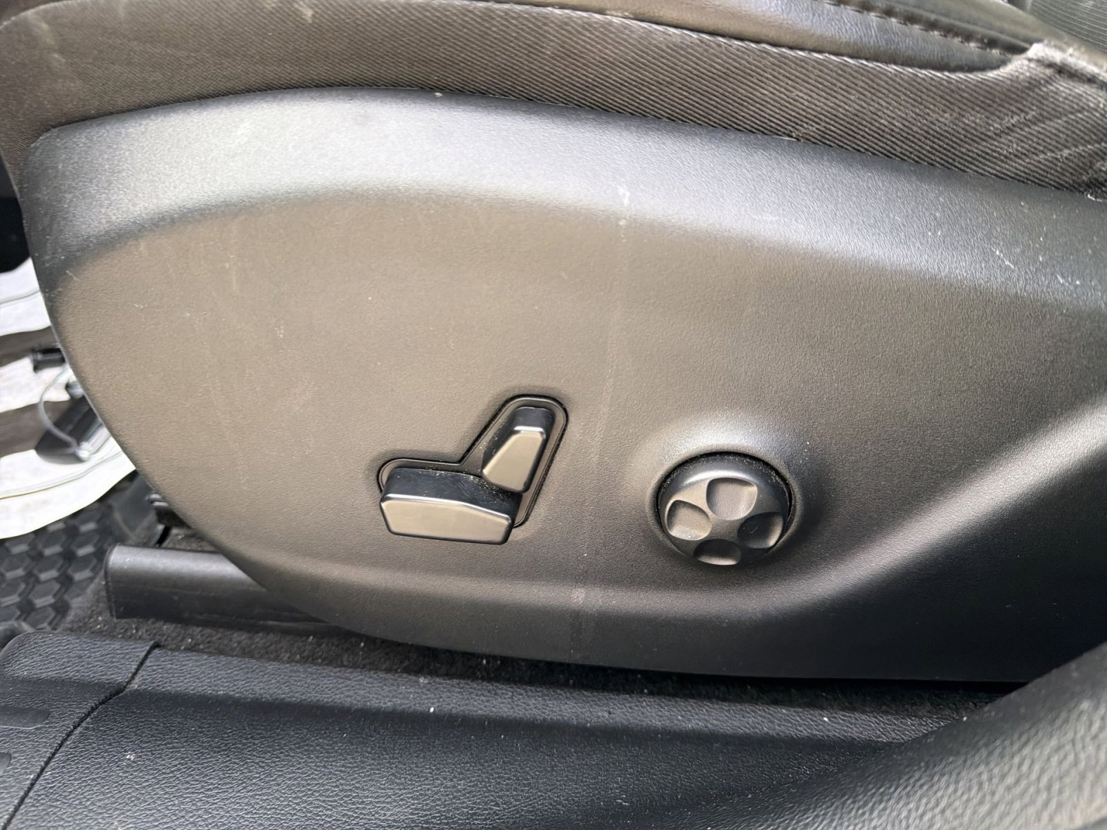 Certified 2020 Jeep Cherokee Latitude Plus w/ Cold Weather Group image 19