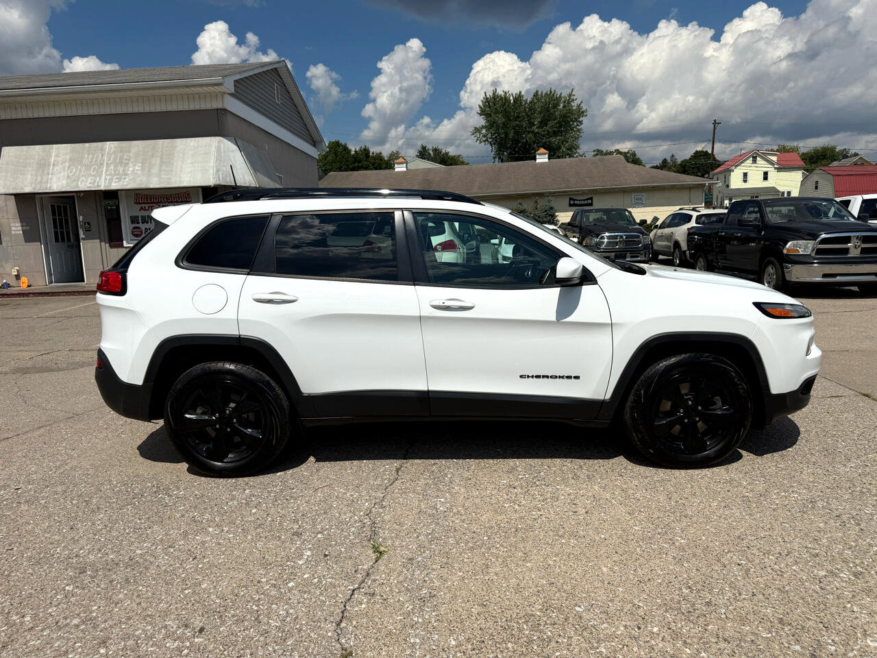 Used 2017 Jeep Cherokee High Altitude w/ Luxury Group image 11