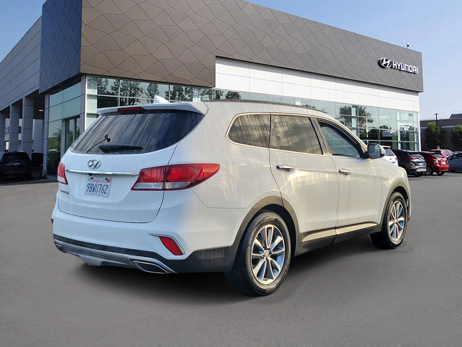 Used 2018 Hyundai Santa Fe SE image 2