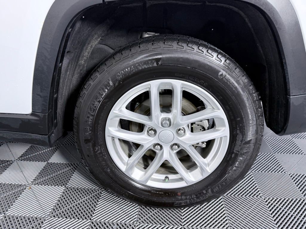 Used 2025 Jeep Grand Cherokee Laredo X w/ Luxury Tech Group I image 28