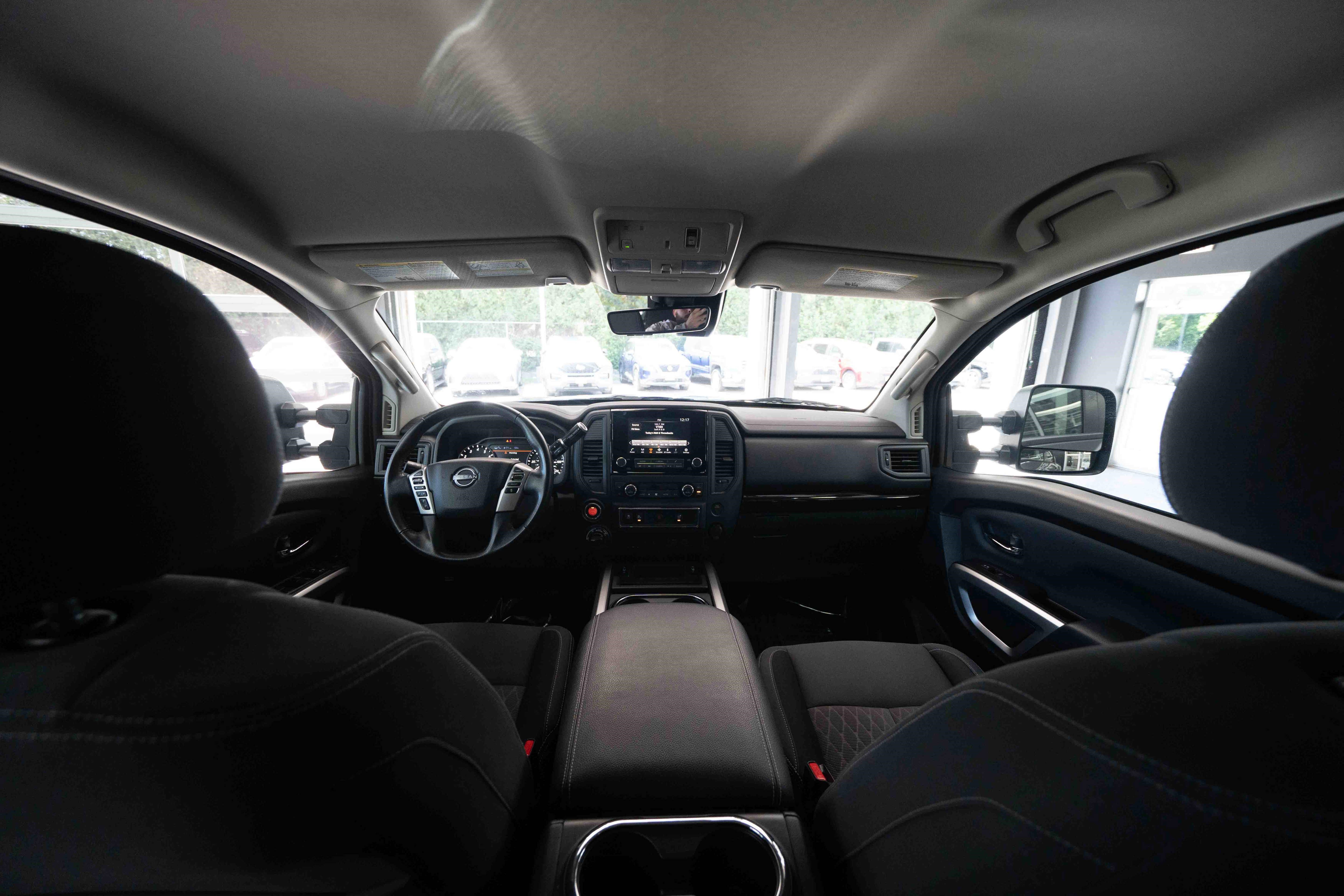 Used 2024 Nissan Titan SV w/ SV Convenience Package AWD/4WD image 19