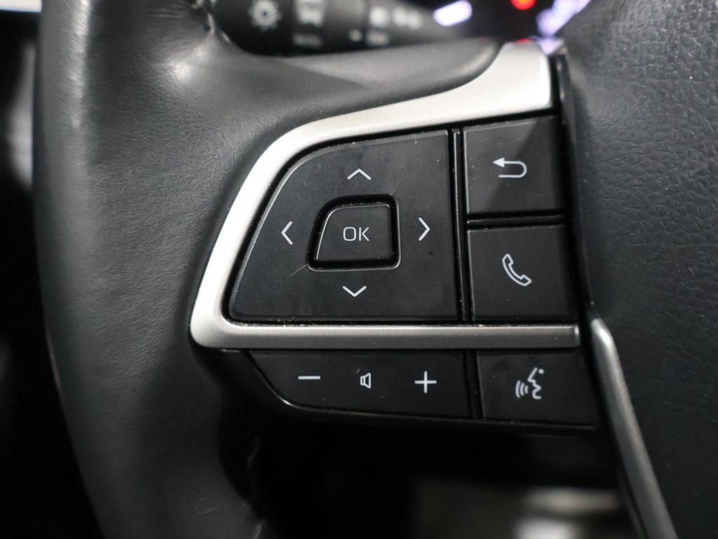 Used 2024 Toyota Highlander LE image 33