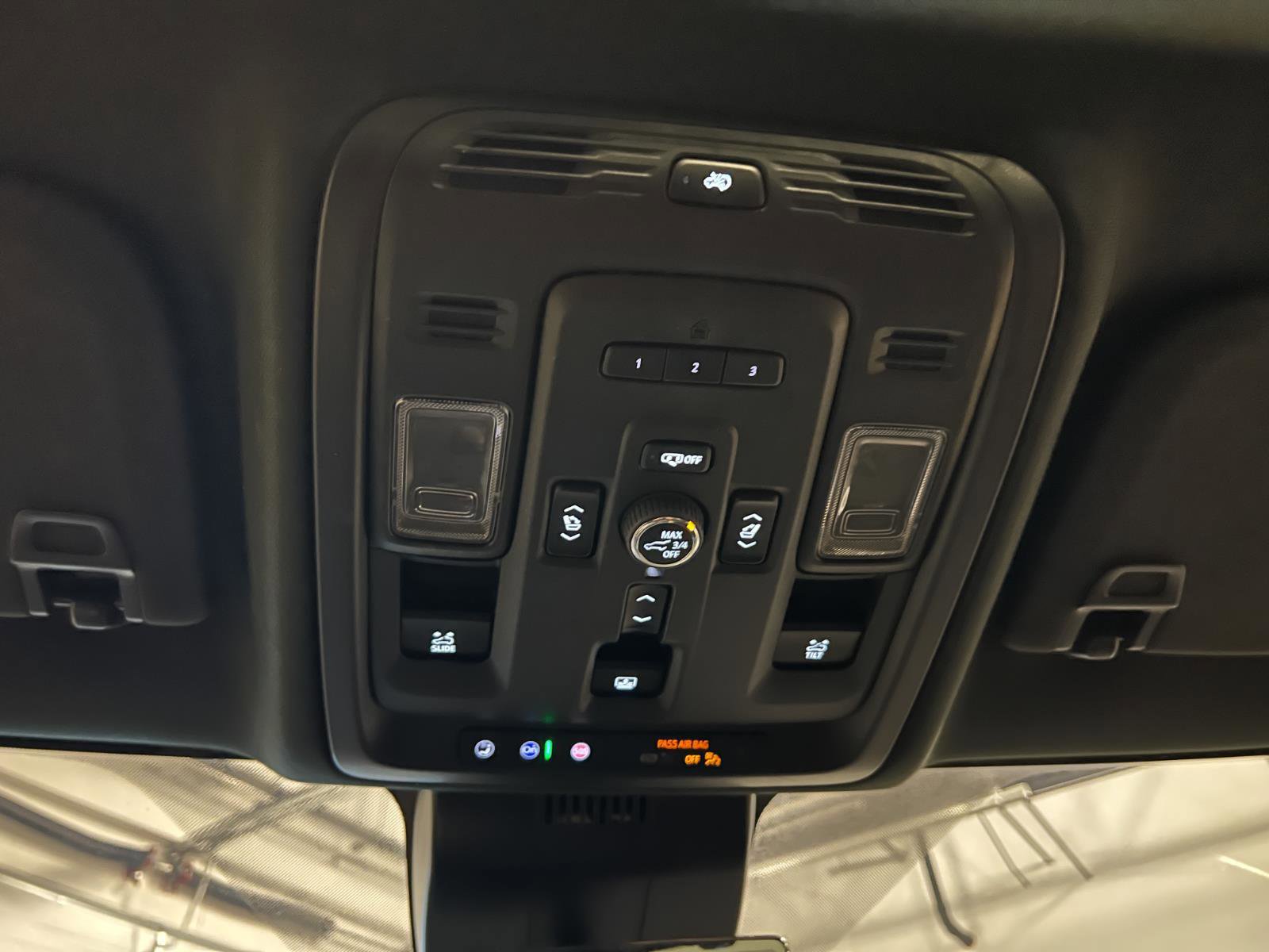 Used 2024 GMC Yukon Denali w/ Advanced Technology Package image 22