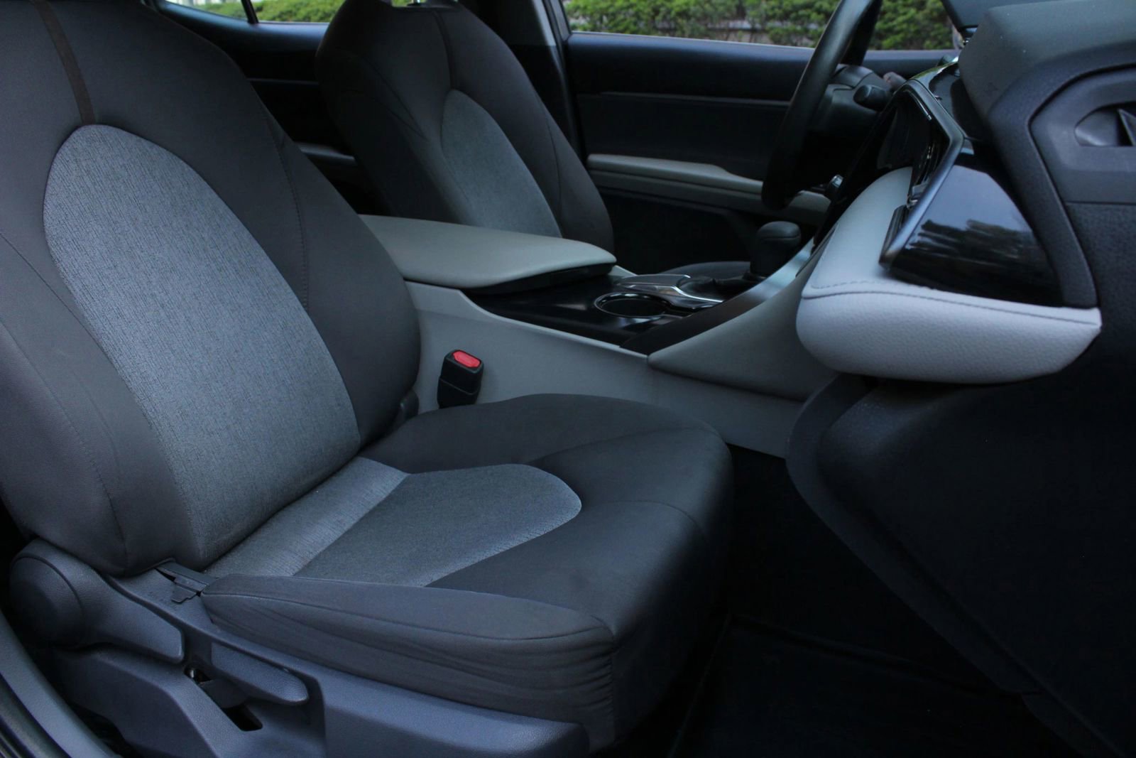 Used 2019 Toyota Camry LE FWD image 28