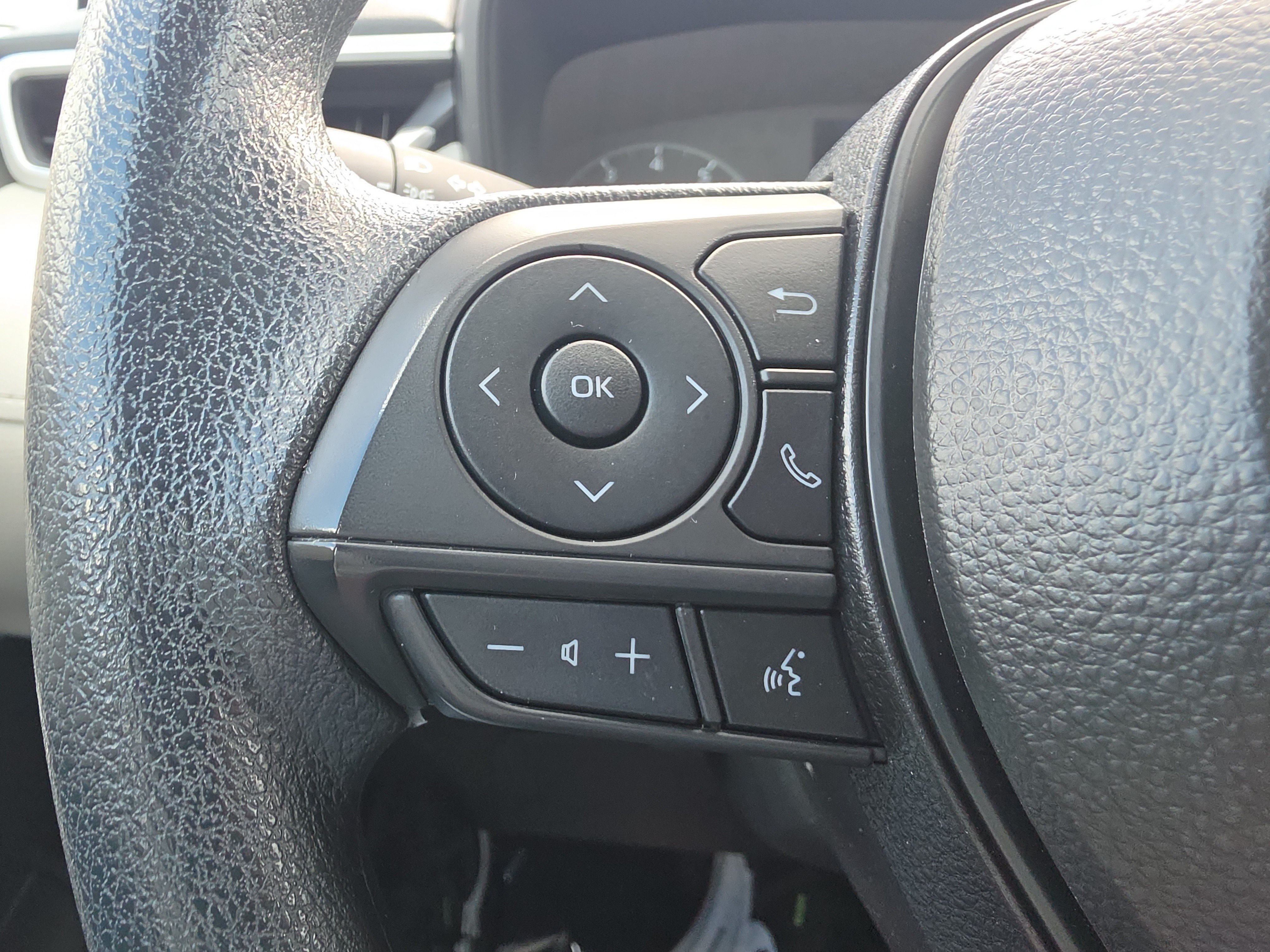 Used 2025 Toyota Corolla Cross L FWD image 23