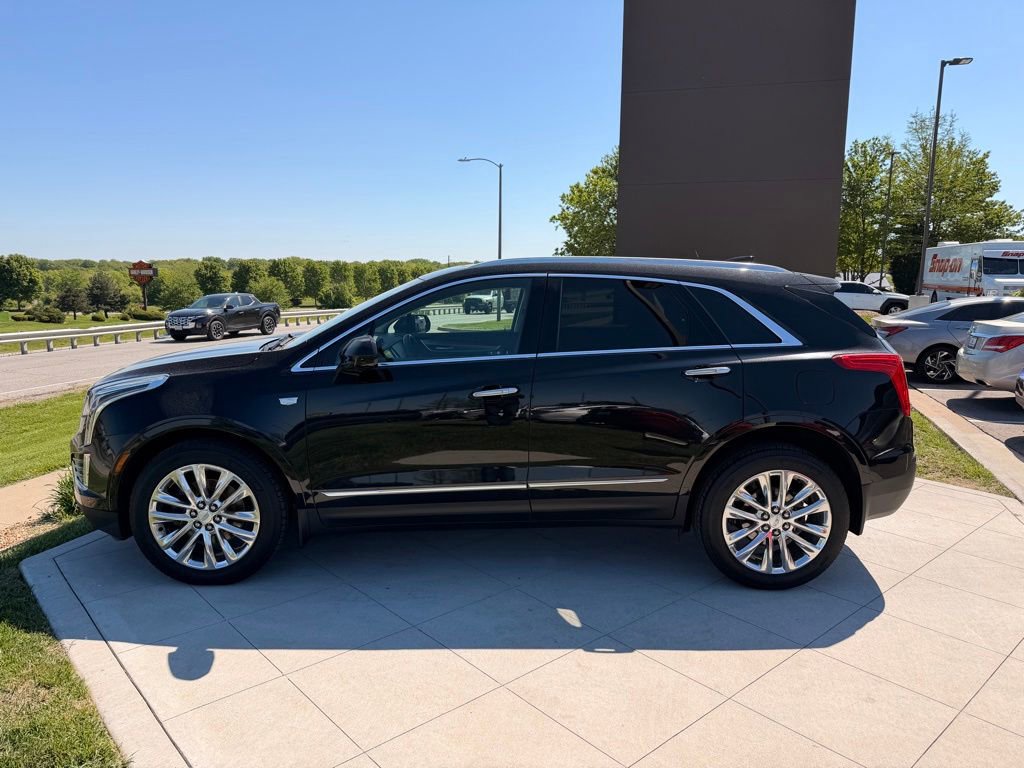 Used 2019 Cadillac XT5 Premium Luxury AWD/4WD image 2