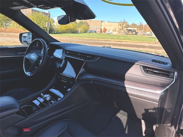 Used 2023 Jeep Grand Cherokee Overland image 30