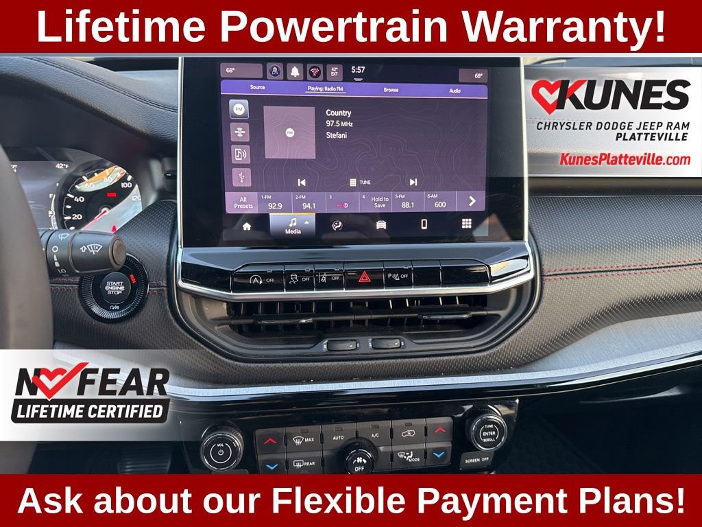 Used 2025 Jeep Compass Trailhawk image 17