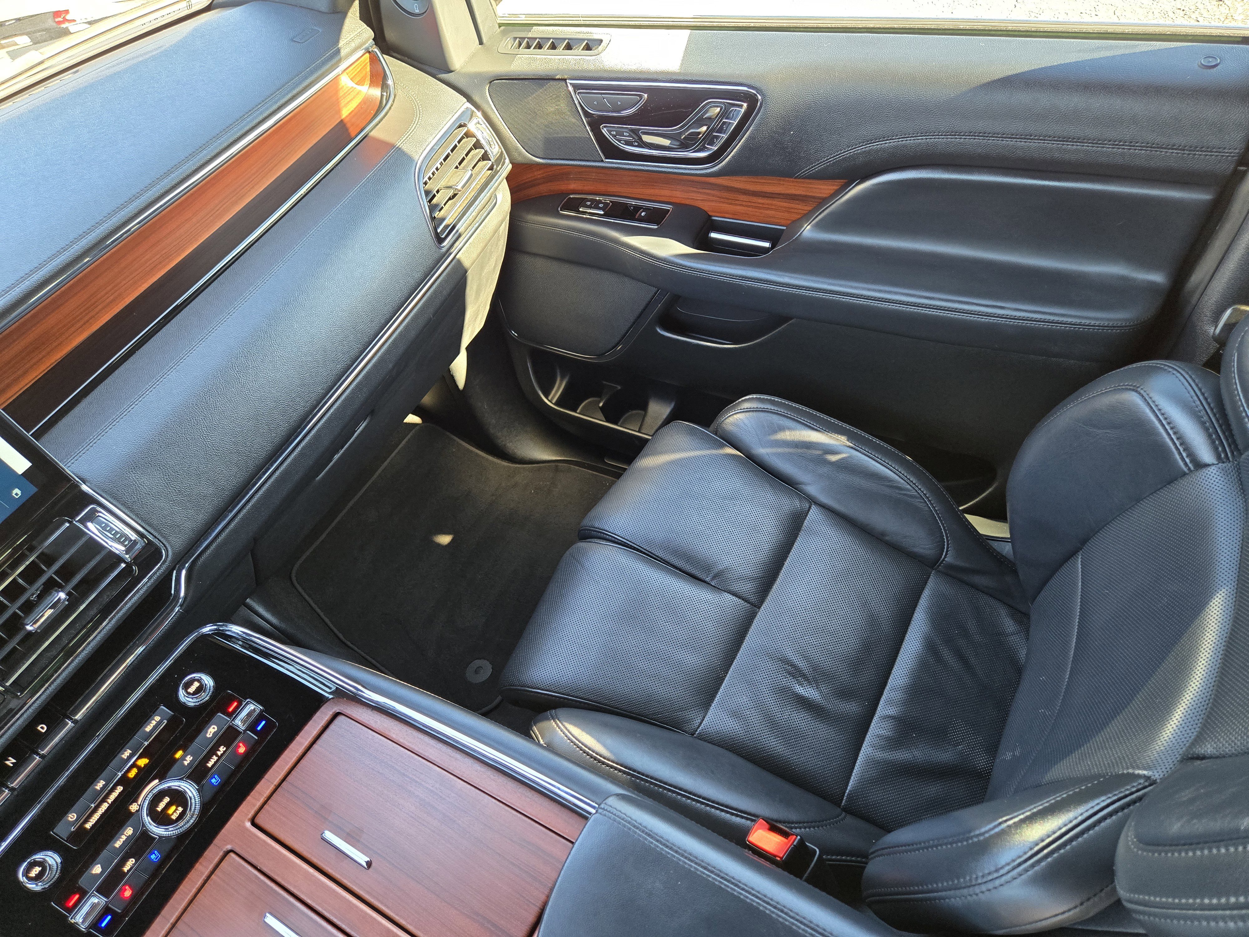 Used 2024 Lincoln Navigator Reserve image 17