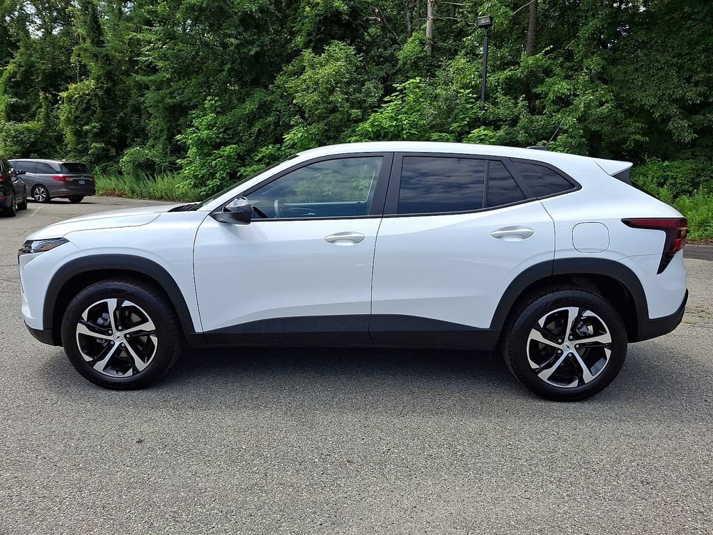 Used 2024 Chevrolet Trax RS FWD image 4
