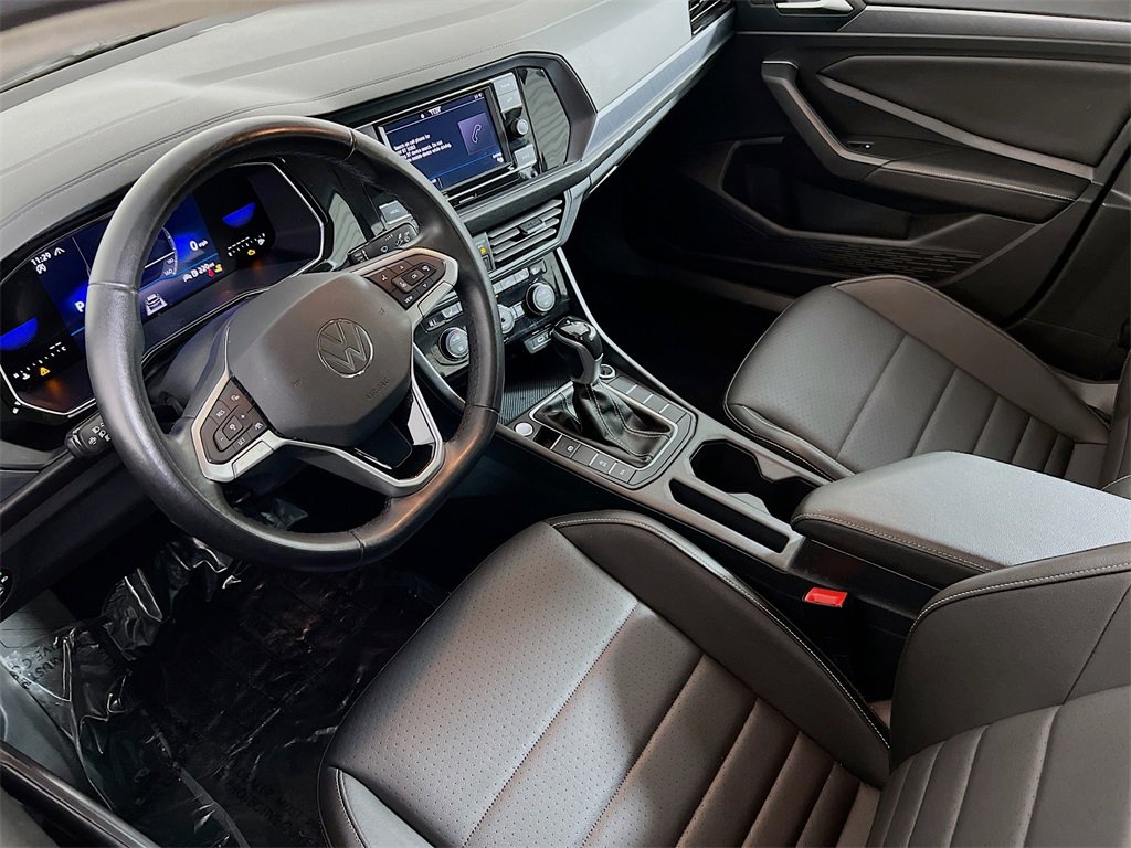 Used 2024 Volkswagen Jetta SE image 9