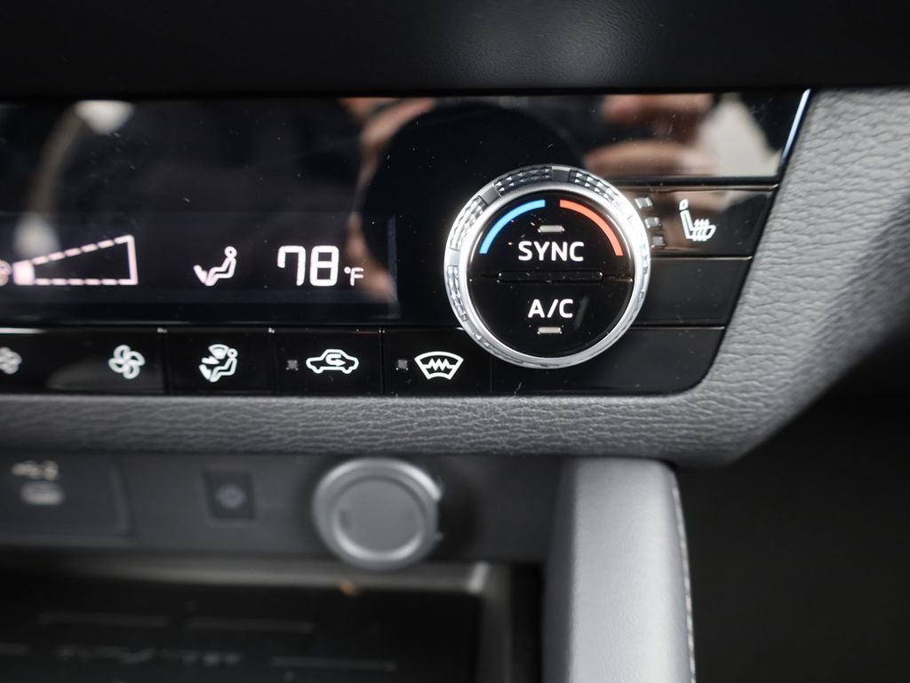 New 2025 Mitsubishi Outlander SE image 44