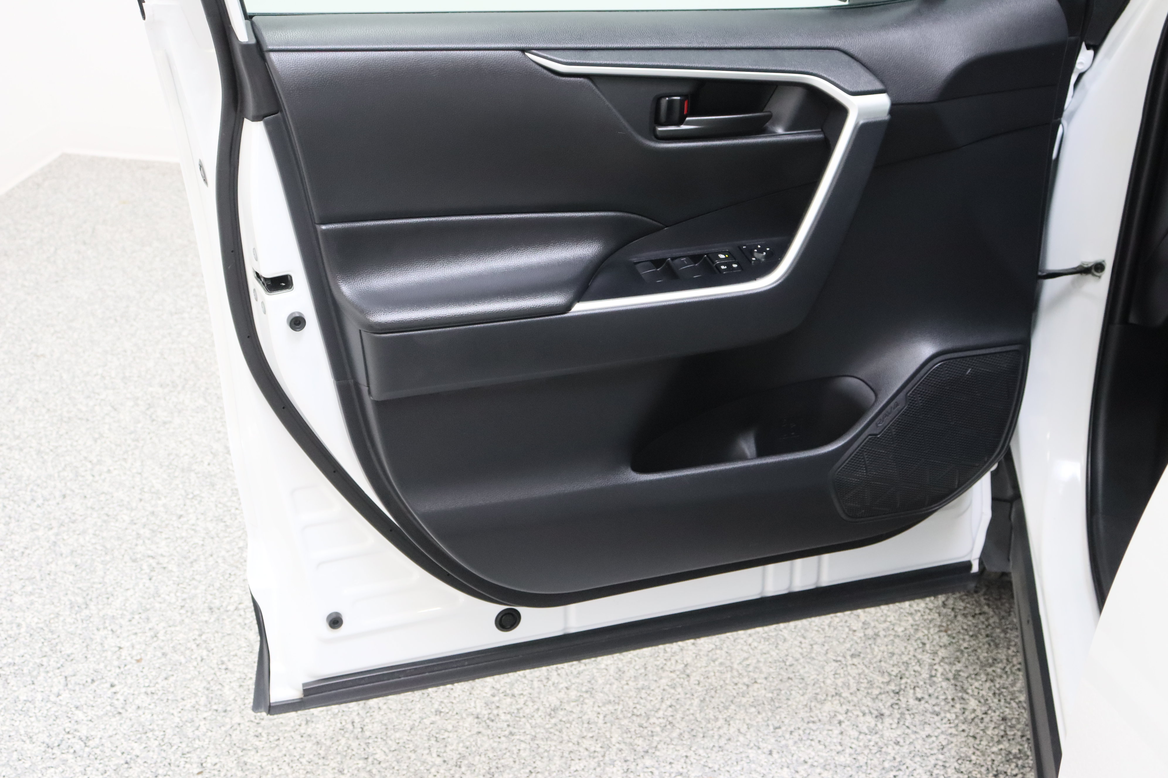 Certified 2025 Toyota RAV4 LE AWD/4WD image 12