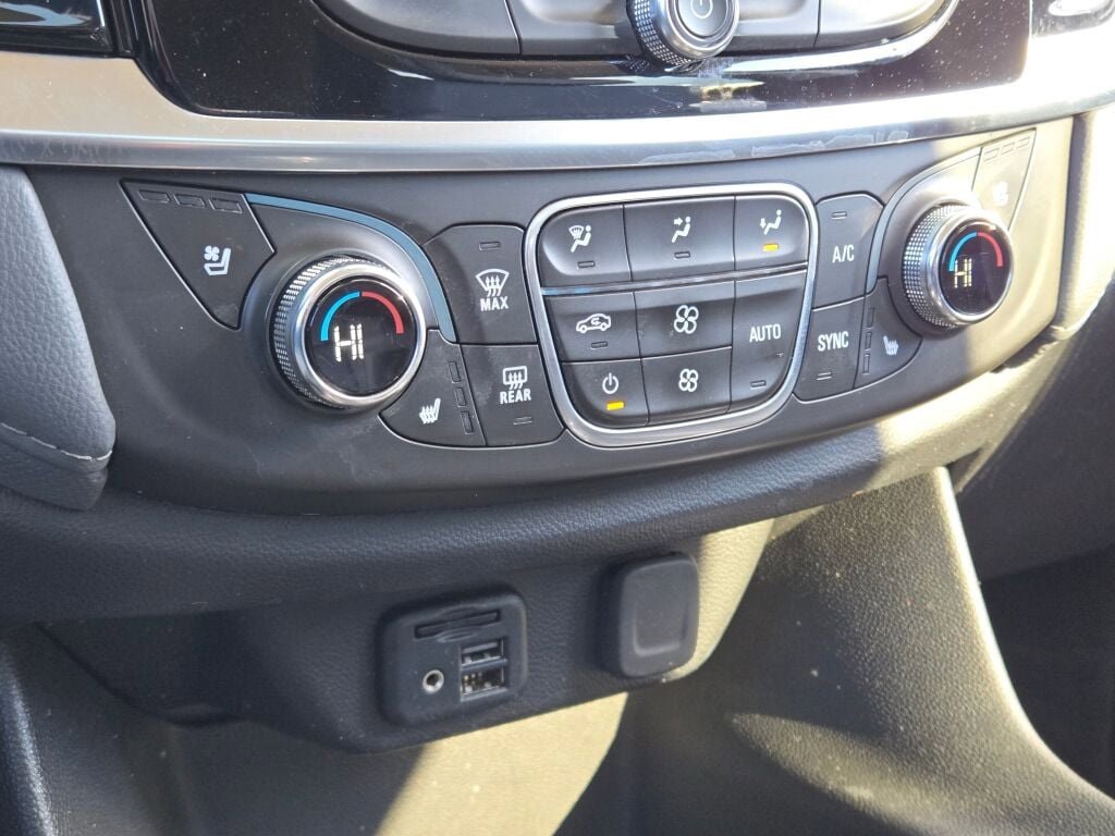Used 2020 Chevrolet Traverse Premier w/ LPO, Floor Liner Package image 34