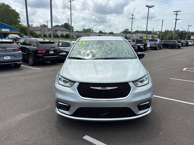 Used 2024 Chrysler Pacifica Touring-L FWD image 5