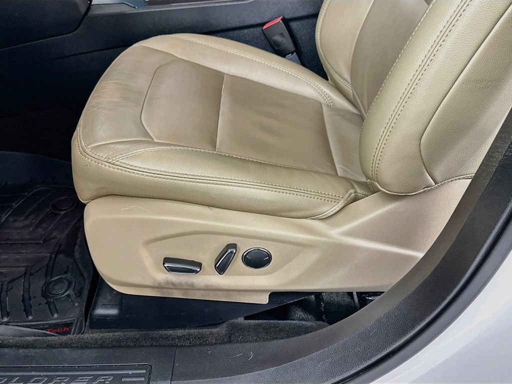 Used 2016 Ford Explorer XLT w/ Equipment Group 202A FWD image 9