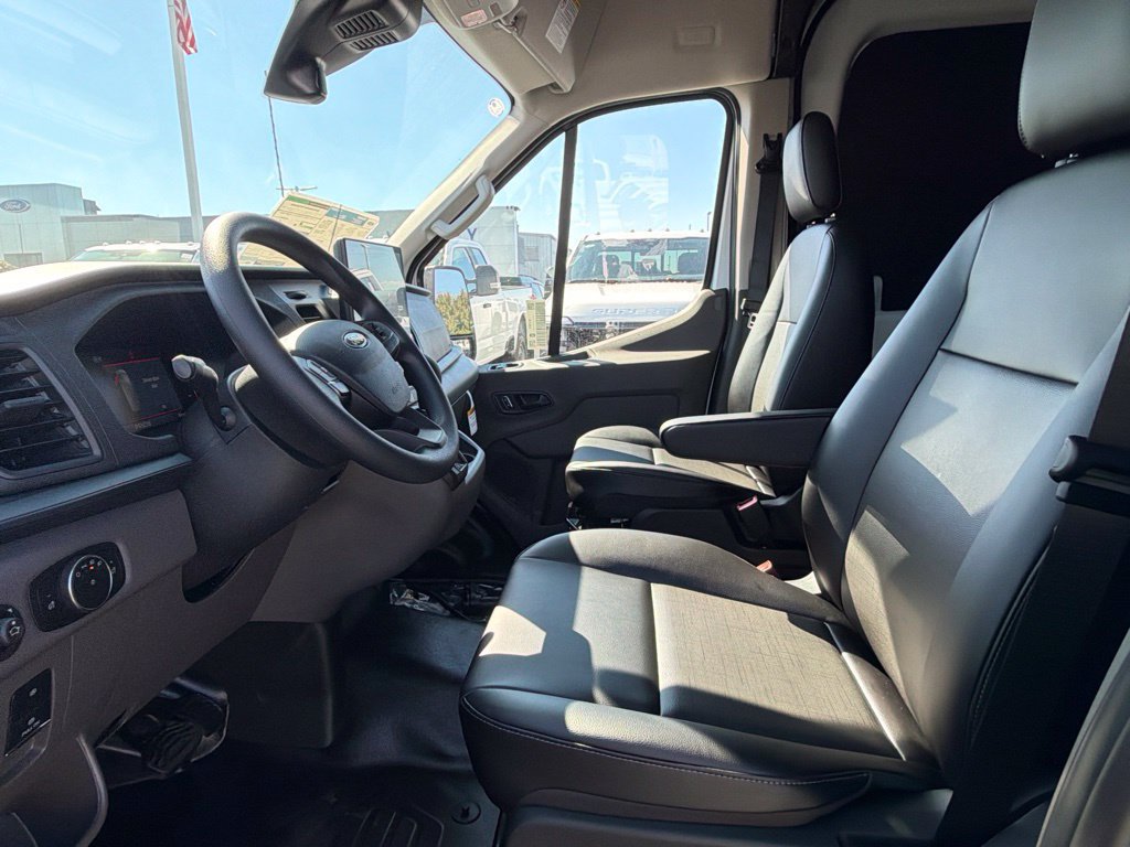 New 2027 Ford Transit 250 148 Medium Roof w/ Load Area Protection Package RWD image 17