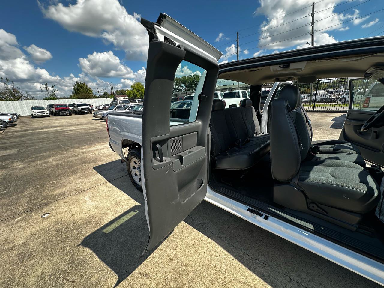 Used 2005 Chevrolet Silverado 1500 W/T RWD image 39