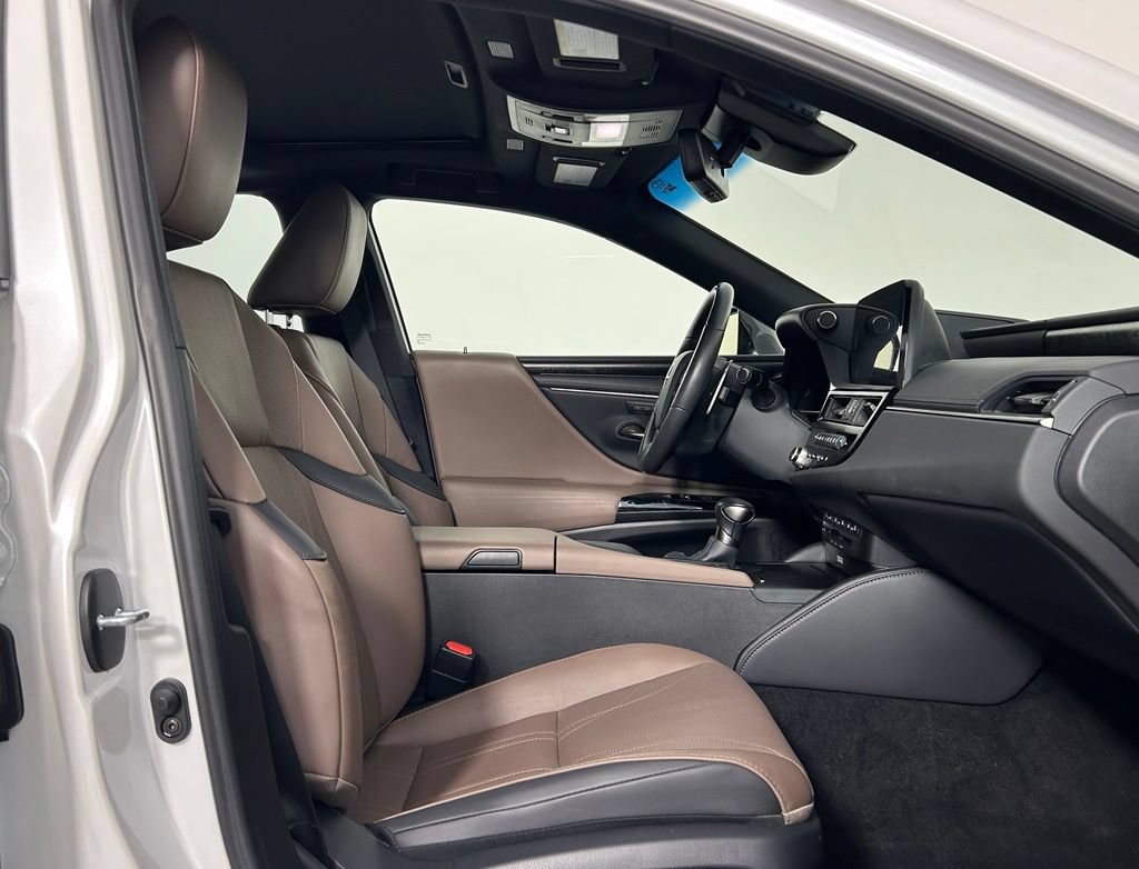 Used 2022 Lexus ES 300h w/ Luxury Package FWD image 11