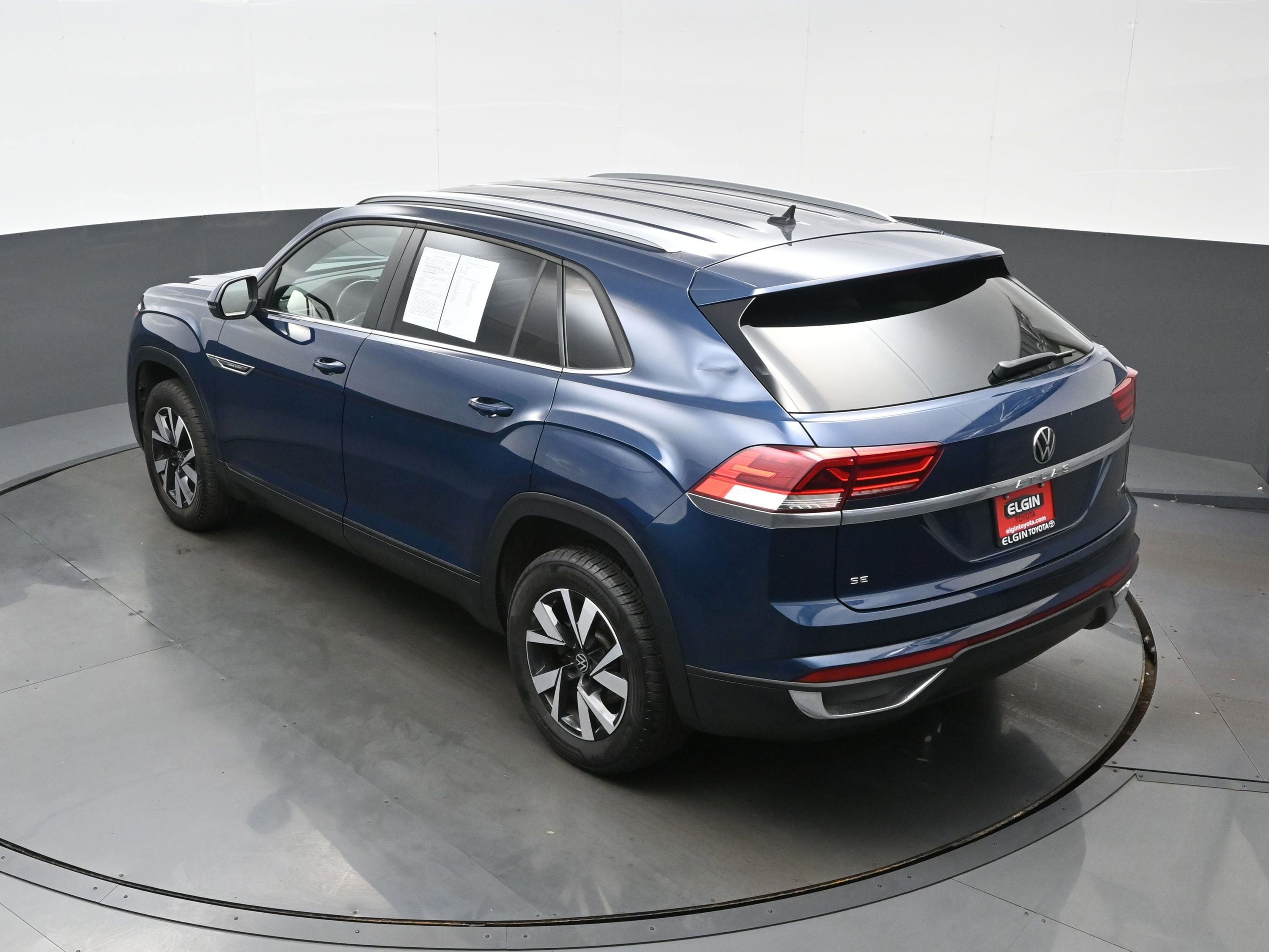 Used 2020 Volkswagen Atlas Cross Sport SE image 32