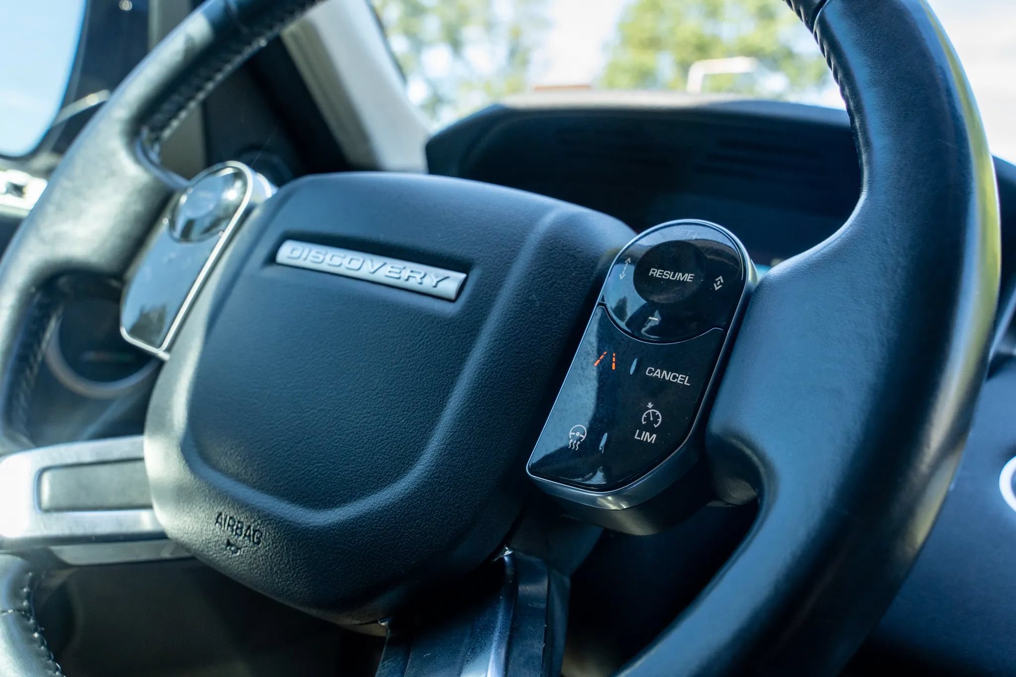Used 2020 Land Rover Discovery Landmark AWD/4WD image 22