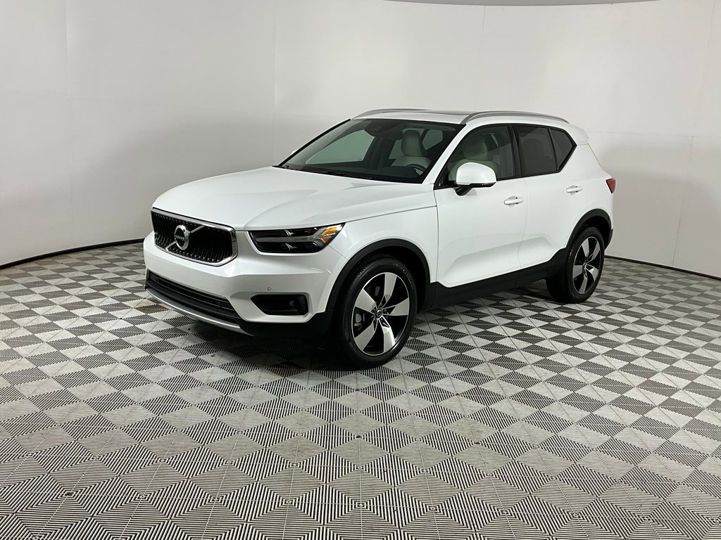 Used 2021 Volvo XC40 T5 Momentum w/ Premium Package