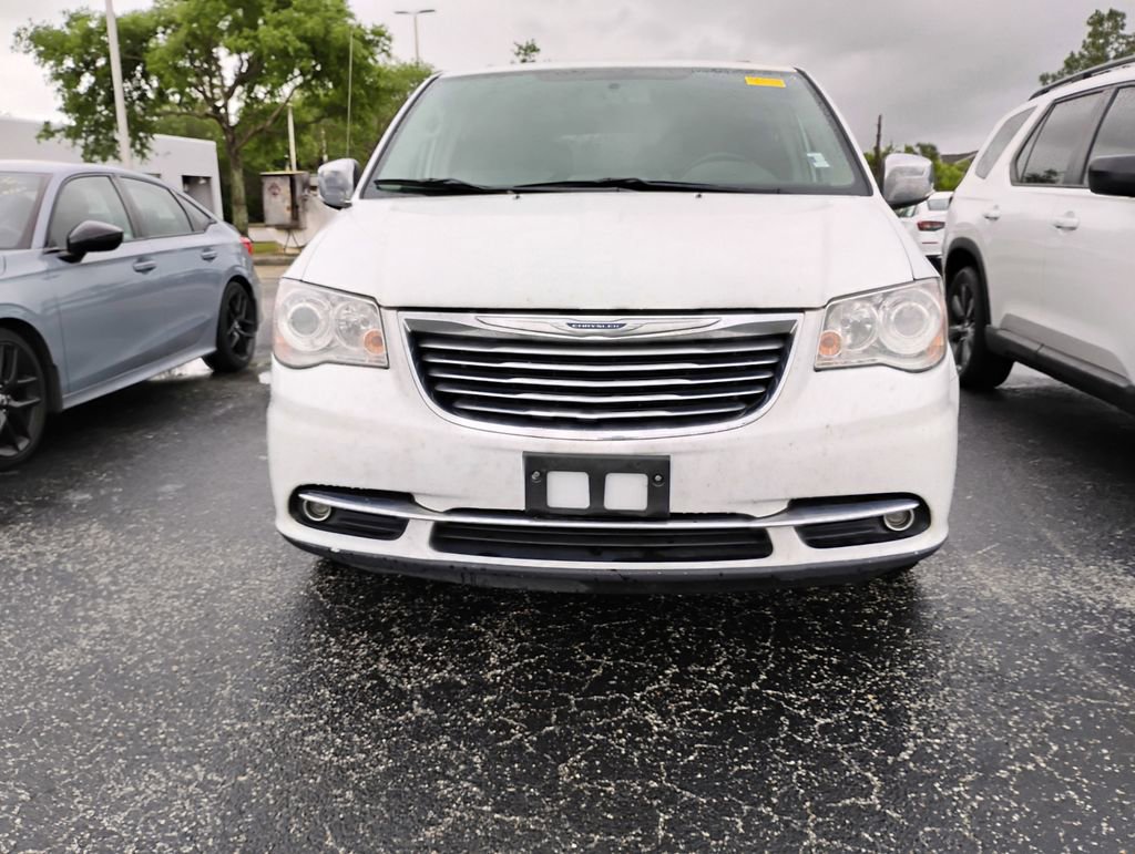 Used 2015 Chrysler Town & Country Limited Platinum image 8