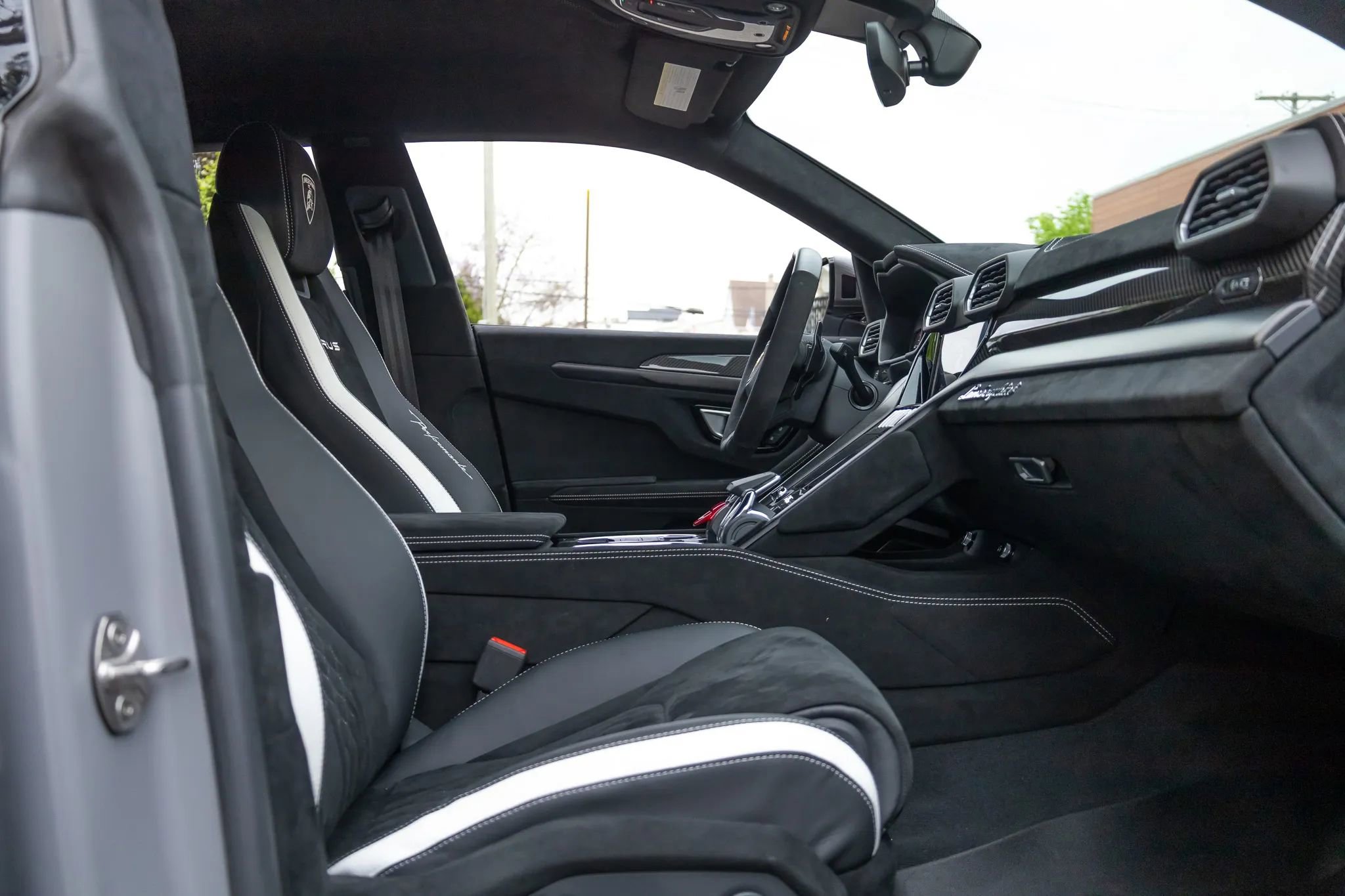 Used 2024 Lamborghini Urus Performante AWD/4WD image 69