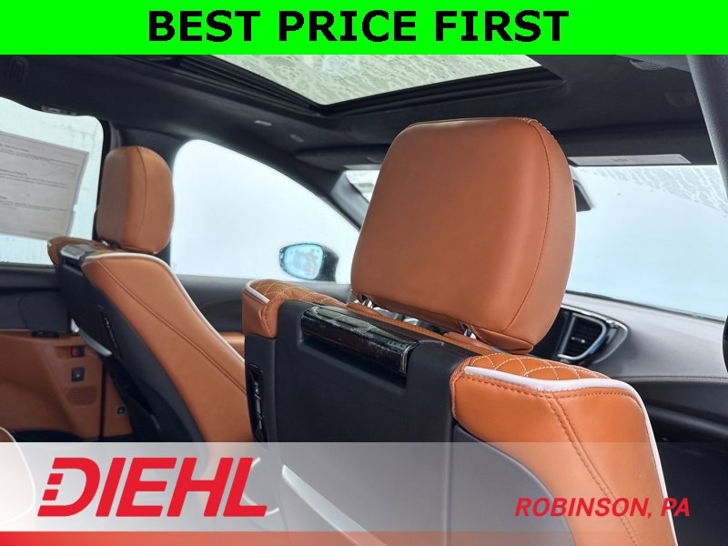 New 2026 Chrysler Pacifica Pinnacle image 16