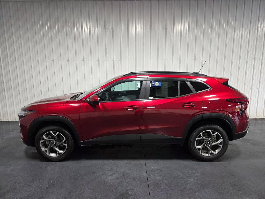 Used 2024 Chevrolet Trax LT FWD image 4