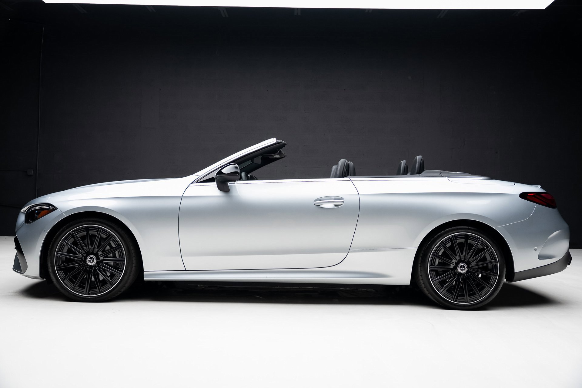 Used 2024 Mercedes-Benz CLE 300 4MATIC Cabriolet image 19