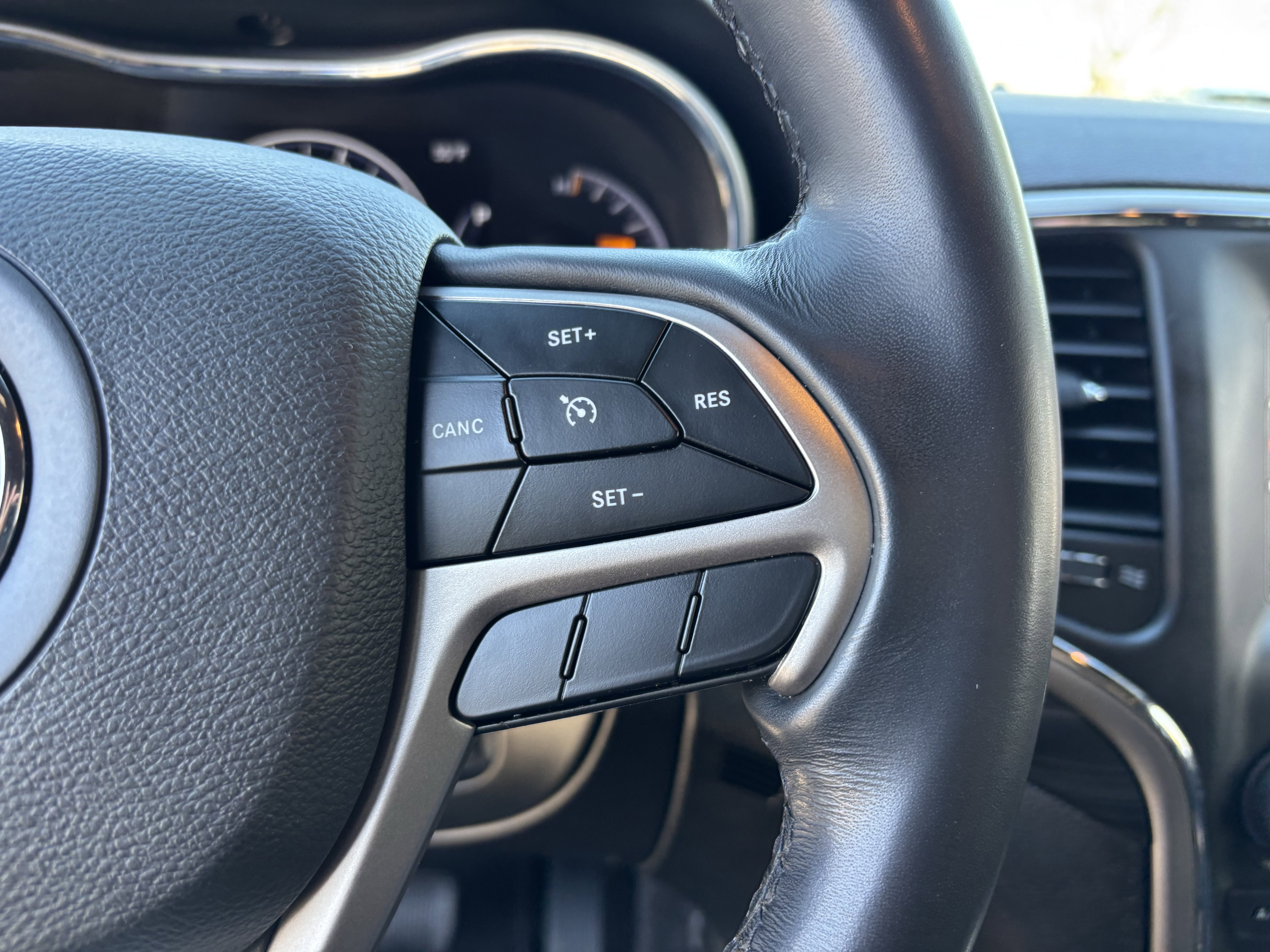 Used 2021 Jeep Grand Cherokee Laredo image 27