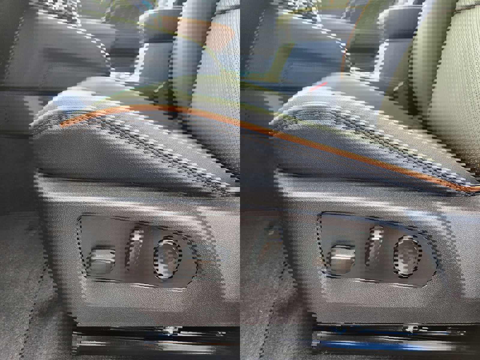 New 2026 GMC Canyon AT4 w/ Technology Plus Package image 9