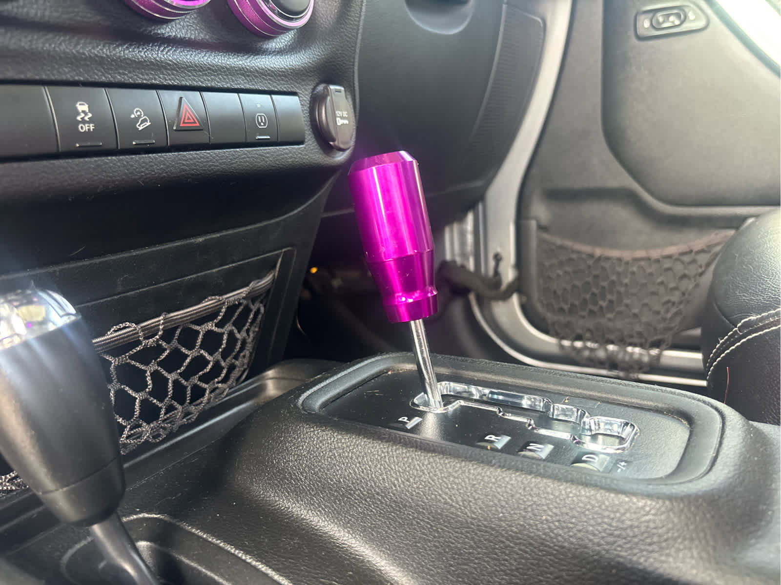 Used 2016 Jeep Wrangler Unlimited Sahara image 11