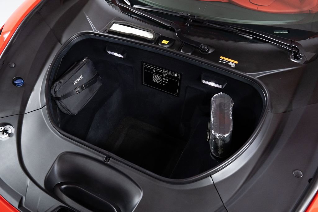 Used 2021 Ferrari F8 Tributo image 9