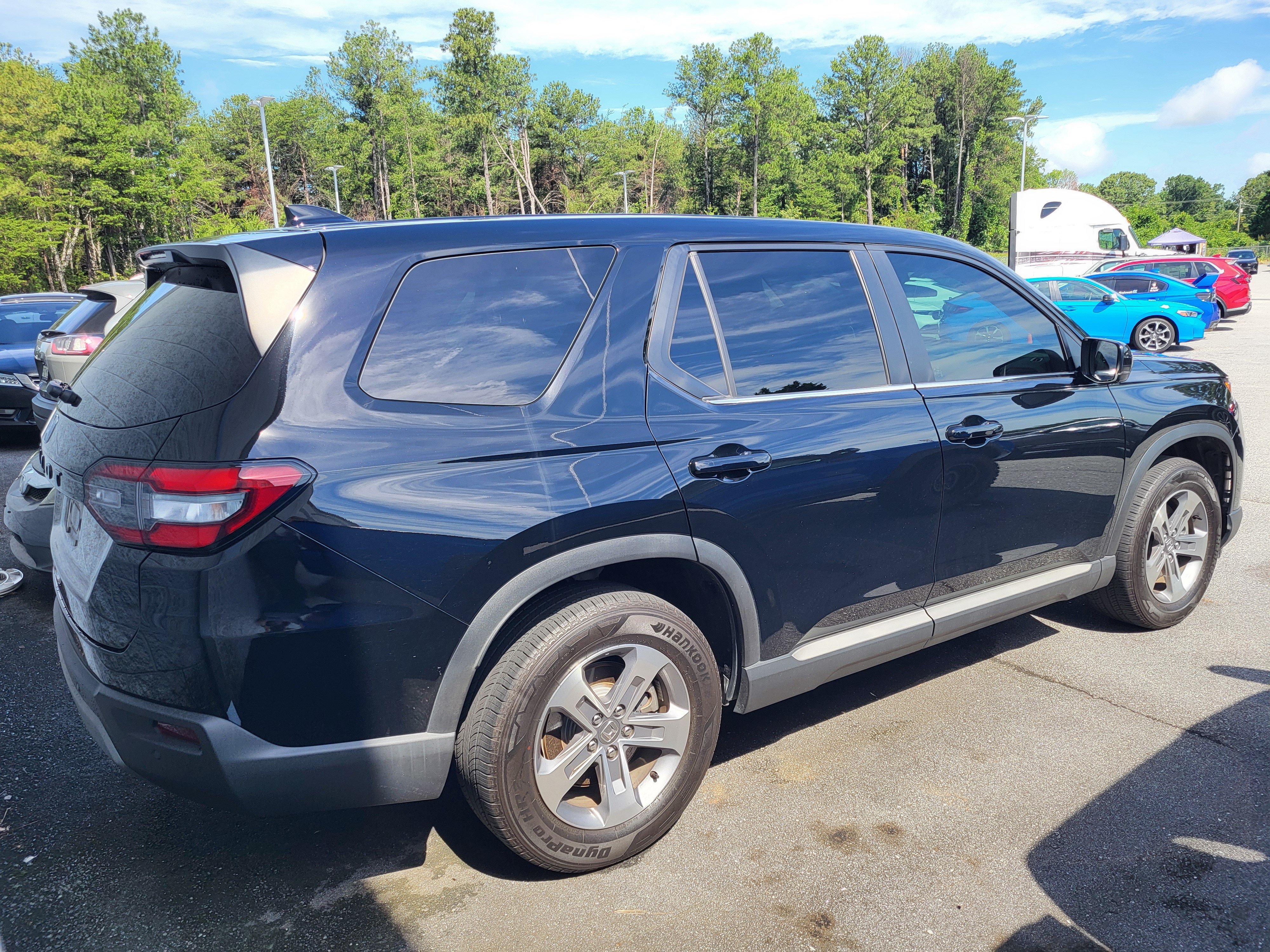 Used 2025 Honda Pilot EX-L image 4